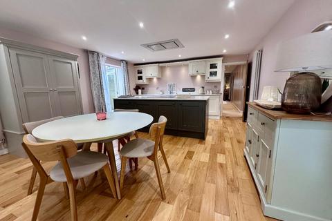 30 The Crescent, Nunthorpe, Middlesbrough, TS7 0JP