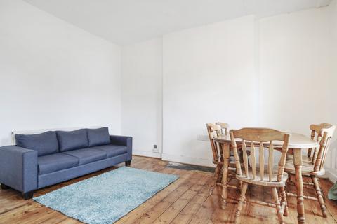 3 bedroom maisonette to rent, Junction Road, Archway, London