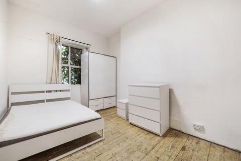 3 bedroom maisonette to rent, Junction Road, Archway, London