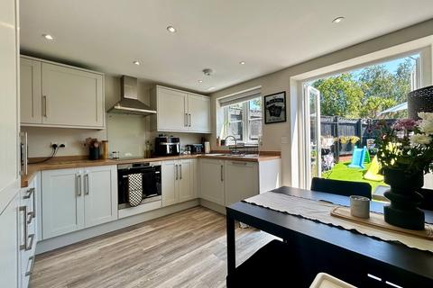 2a Romill Close, West End, Southampton, SO18 3NE
