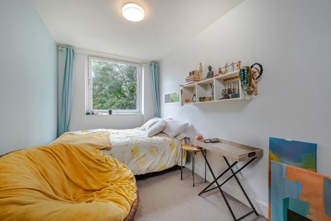 2 bedroom flat to rent, Hershell Court, Upper Richmond Road West, East Sheen