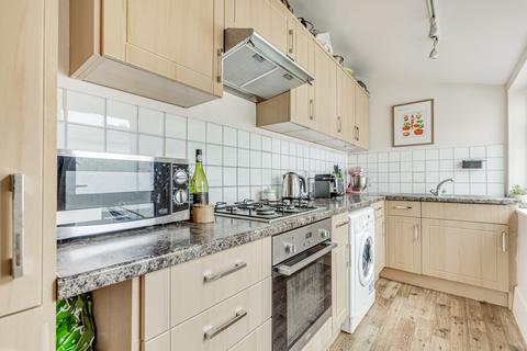 2 bedroom flat to rent, Lysias Road, London