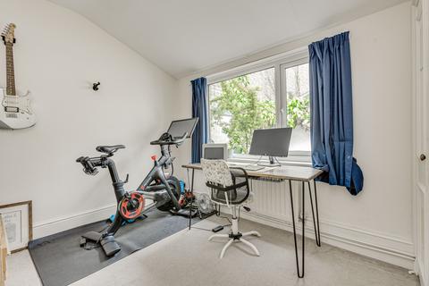 2 bedroom flat to rent, Lysias Road, London