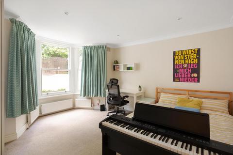 2 bedroom flat for sale, Lavender Hill, Battersea