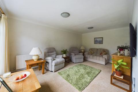 12 Field Close, Burton-on-trent, DE13 0NS