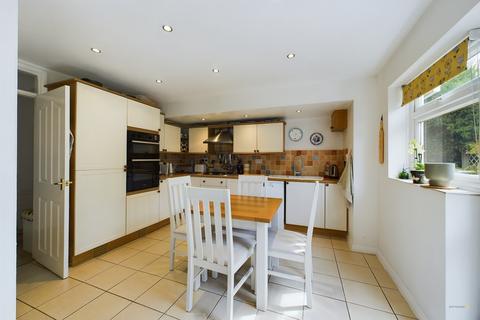 12 Field Close, Burton-on-trent, DE13 0NS