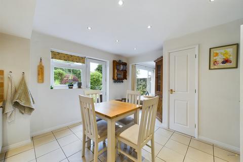 12 Field Close, Burton-on-trent, DE13 0NS