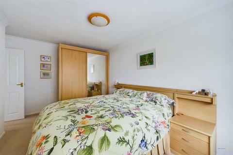 12 Field Close, Burton-on-trent, DE13 0NS