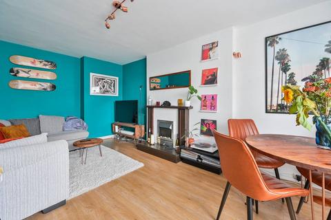 2 bedroom maisonette to rent, Standford Place, Elephant and Castle, London, SE17