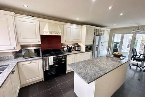 4 bedroom detached house for sale, Kirby Leas, Well Head, Halifax