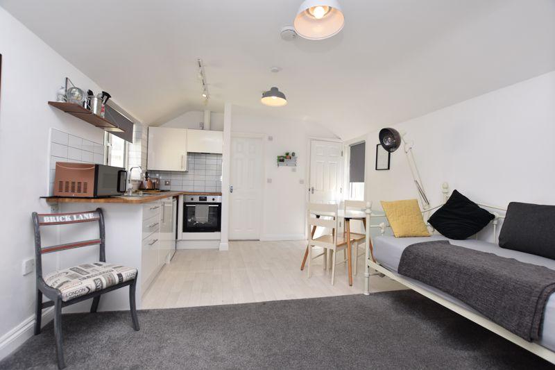 Trevose Avenue, Newquay TR7 1 bed apartment for sale - £140,000