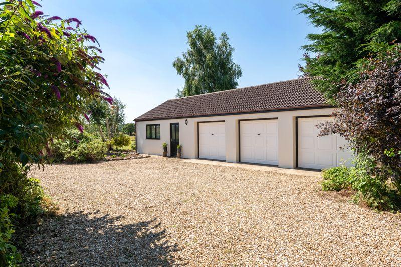 Garages &amp; Annexe