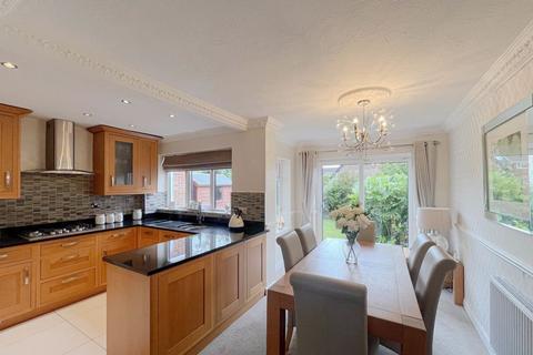 3 bedroom detached house for sale, Mowbray Croft, Burntwood, WS7 1QB