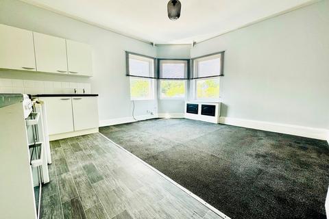 2 bedroom flat to rent, Liverpool Road, Cadishead, Manchester