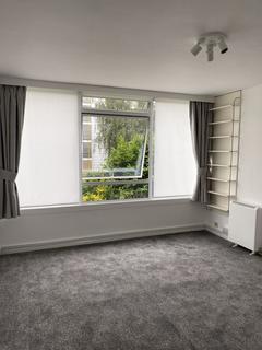 Studio to rent, Keswick Road, Putney, SW15 £1325 pcm £305 pw