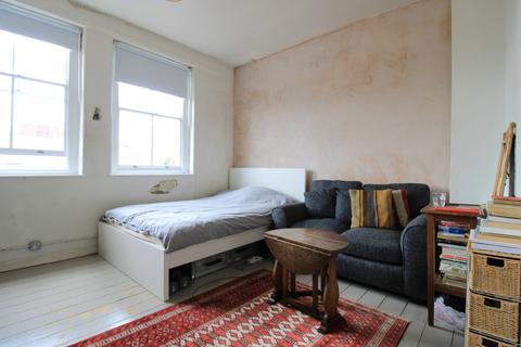 Studio to rent, Mare Street, London E8