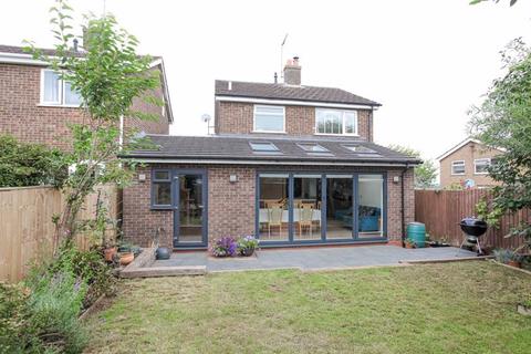 3 bedroom detached house for sale, Woodhall Drive, Banbury - Greatly Extended