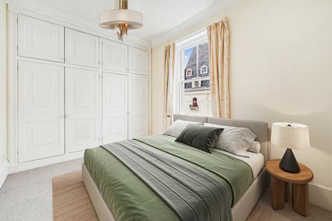 3 bedroom flat to rent, Southwell Gardens, South Kensington, London