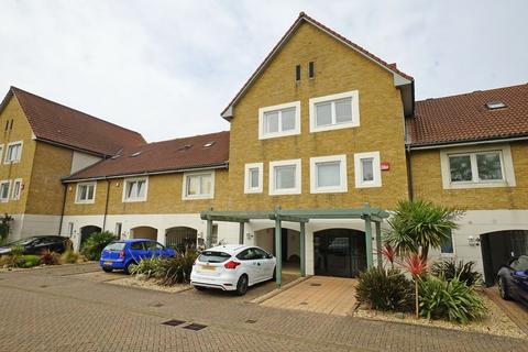 3 bedroom townhouse to rent, Mullion Close, Portsmouth PO6