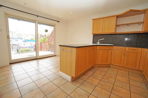 3 bedroom townhouse to rent, Mullion Close, Portsmouth PO6