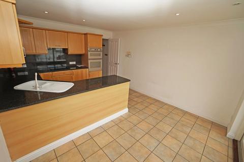 3 bedroom townhouse to rent, Mullion Close, Portsmouth PO6
