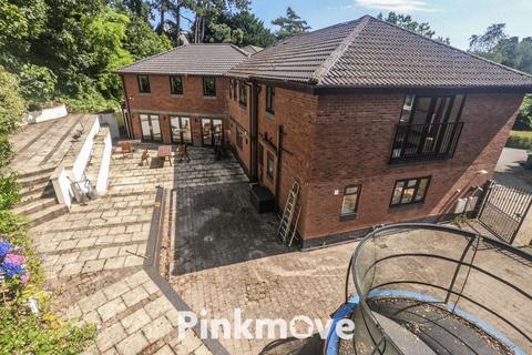 5 bedroom detached house for sale, 4 Courtenay Close Old St. Mellons - REF# 00025101