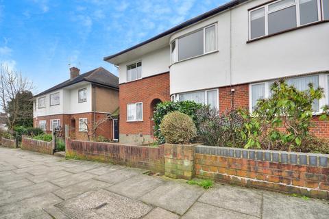 2 bedroom maisonette to rent, Whittington Way, Pinner