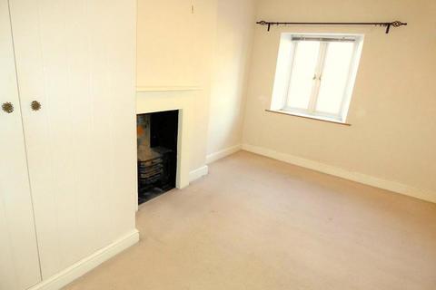 3 bedroom terraced house to rent, The Avenue, GL7 1EJ