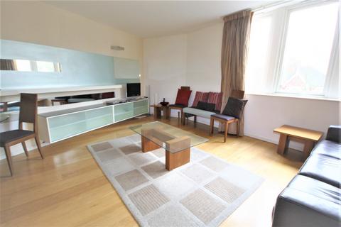 2 bedroom flat to rent, Regency Court, High road E18