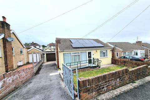 2 bedroom detached bungalow for sale, Oaklands Avenue, Bridgend, Bridgend County. CF31 4ST