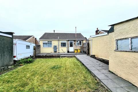 2 bedroom detached bungalow for sale, Oaklands Avenue, Bridgend, Bridgend County. CF31 4ST