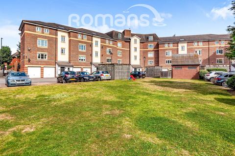 2 bedroom apartment to rent, Bosworth Court, Slough