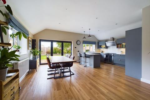 Tara Bath Road, Eastington, Stonehouse, GL10 3AX