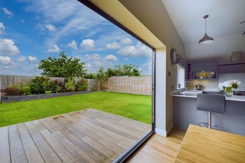 Tara Bath Road, Eastington, Stonehouse, GL10 3AX