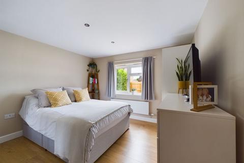 Tara Bath Road, Eastington, Stonehouse, GL10 3AX