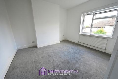 3 bedroom flat to rent, Bilbrough Gardens, Newcastle Upon Tyne NE4