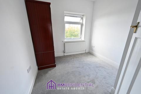 3 bedroom flat to rent, Bilbrough Gardens, Newcastle Upon Tyne NE4