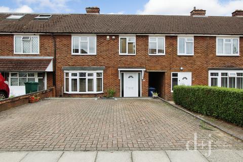 4 bedroom terraced house to rent, Fairmead Crescent, Edgware