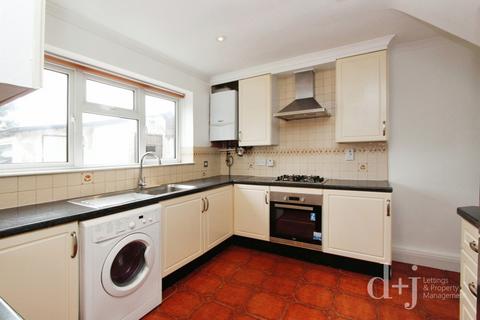 4 bedroom terraced house to rent, Fairmead Crescent, Edgware