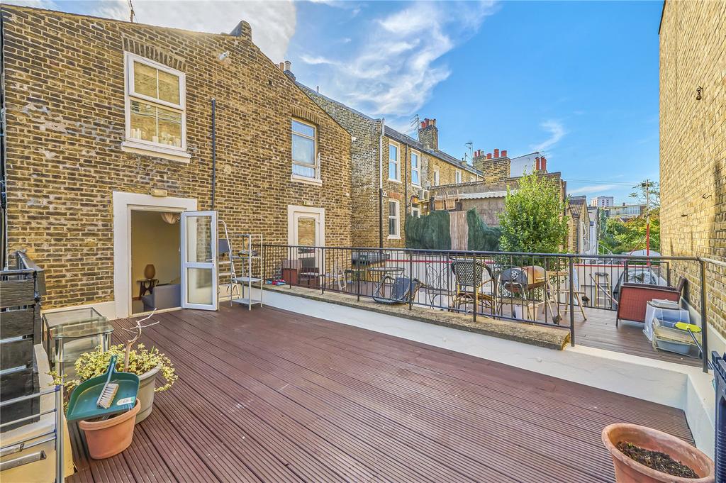 Sw8 1pp Meadow Road, London, SW8 2 bed flat - £2,250 pcm (£519 pw)