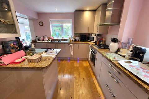 16 Cleevemount Close, Cheltenham, GL52 3HP