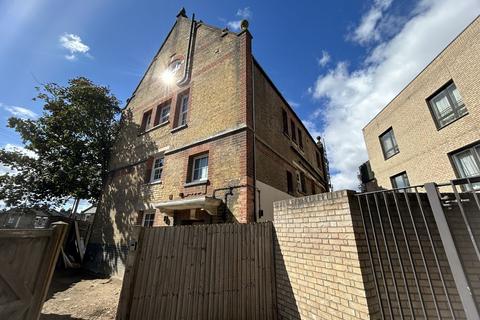 1 bedroom apartment to rent, Hollybush Street, London E13