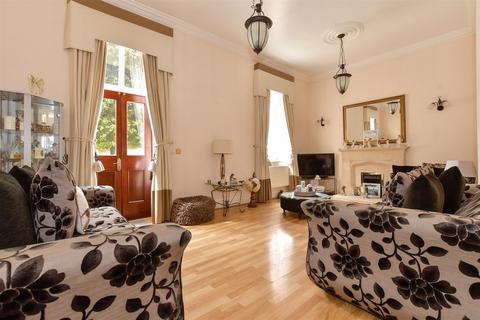 2 bedroom ground floor flat for sale, Rosebury Square, Woodford Green, Essex