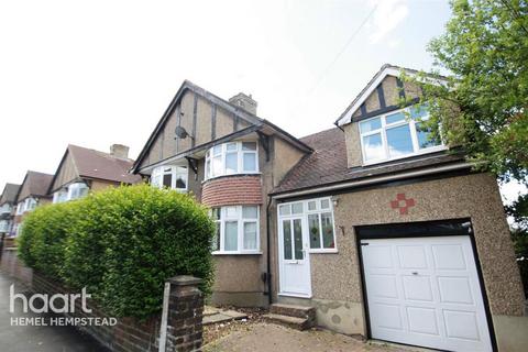 undefined, Cedar Walk, Hemel Hempstead