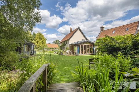 4 bedroom detached house for sale, Norwich Road, Tacolneston