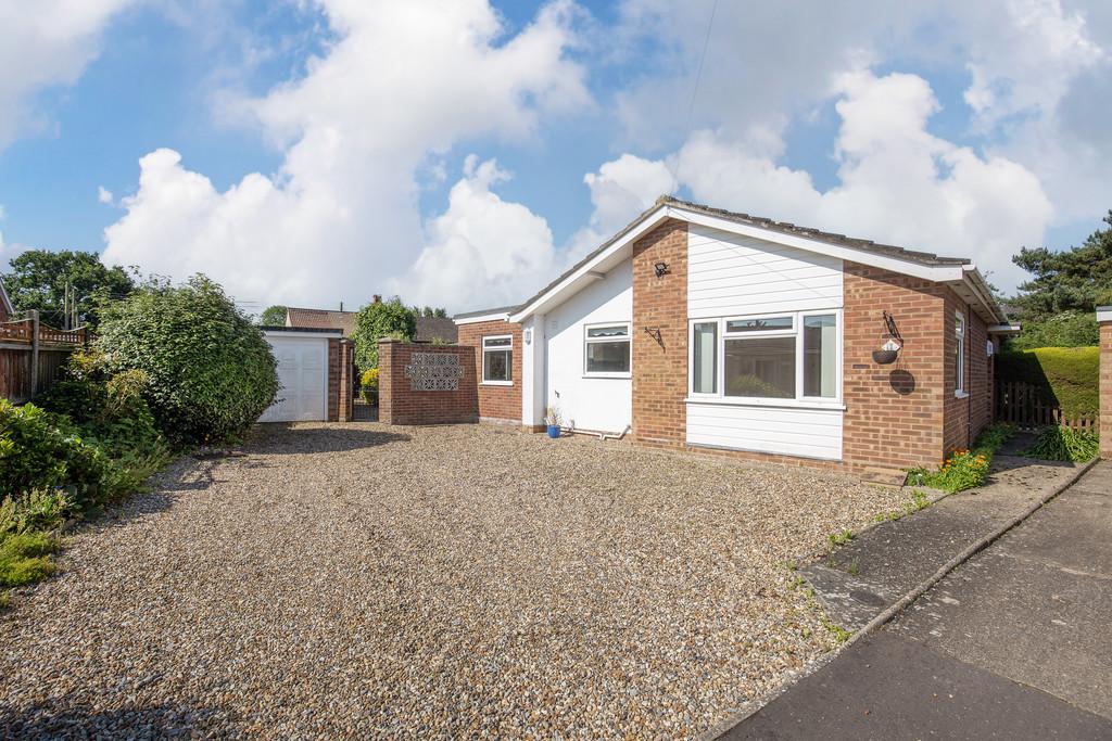 Stuart Close, Hethersett 2 bed detached bungalow for sale £350,000