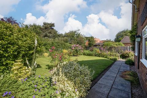 2 bedroom detached bungalow for sale, Stuart Close, Hethersett