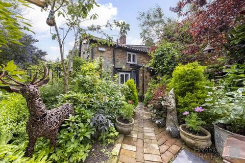 2 bedroom cottage for sale, Queens Square, Attleborough