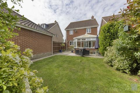 3 bedroom detached house for sale, Field Maple Road, Watton