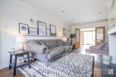 24 Oaklands, Old Buckenham, Attleborough, NR17 1SA